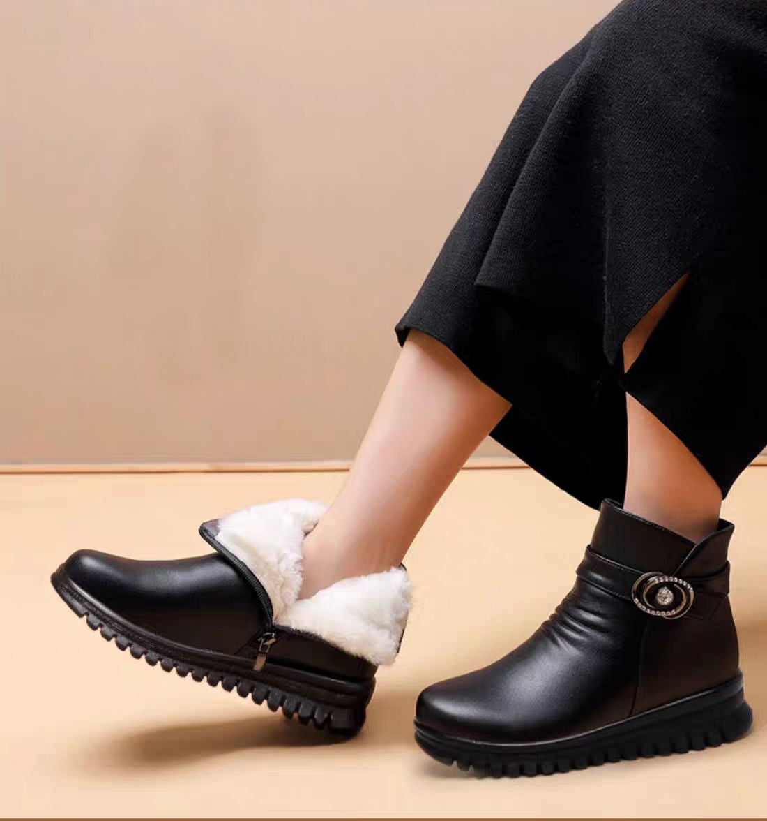 Botas de cuero para mujeres con terciopelo en invierno (embellecimiento)