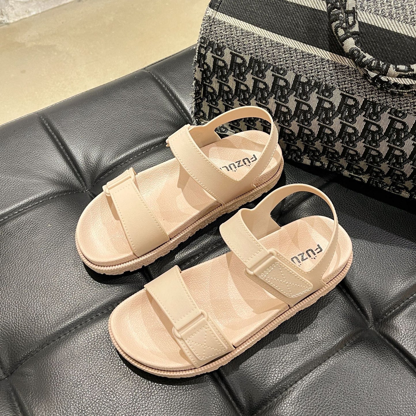 Nuevas sandalias para mujeres en verano 2025