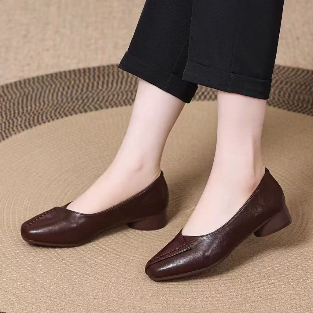 Zapatos de cuero con suela blanda y punta cuadrada