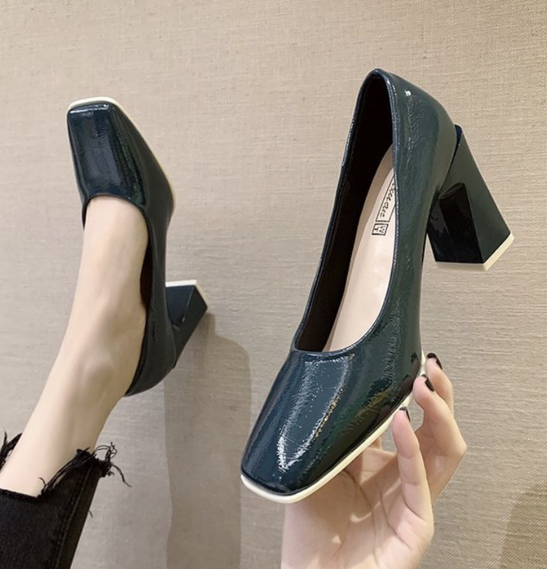 Tacones altos franceses con punta cuadrada