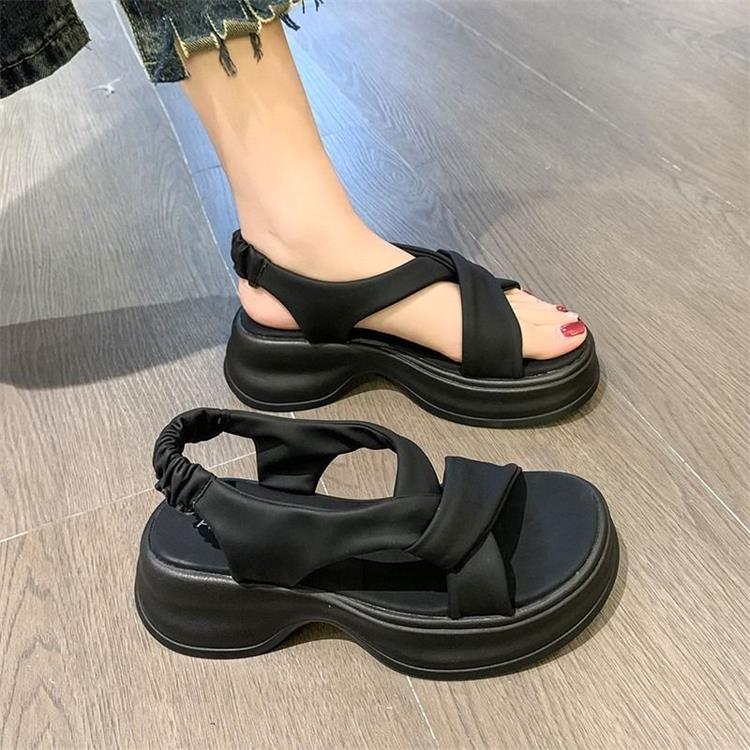 Sandalias de verano de piel suave con suela gruesa