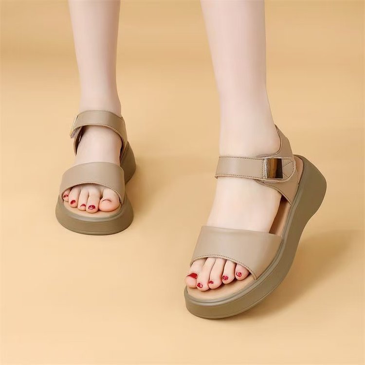 Sandalias romanas con plataforma