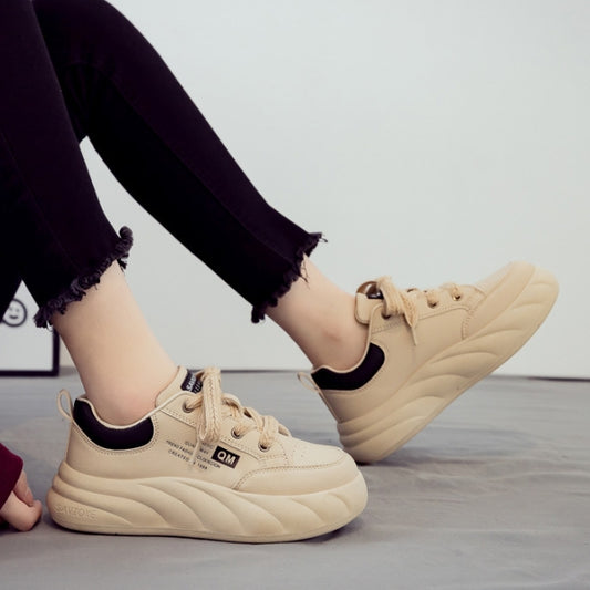 Zapatos casuales con cordones y suela gruesa que realzan la altura