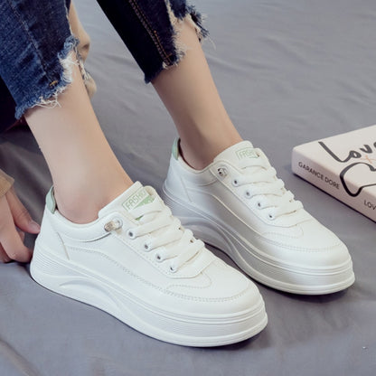 Zapatos de trabajo blancos de suela gruesa y de moda