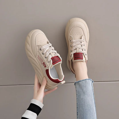 Zapatos casuales con cordones y suela gruesa que realzan la altura