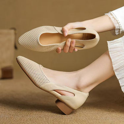 Zapatos de cuero huecos con suela blanda y punta puntiaguda