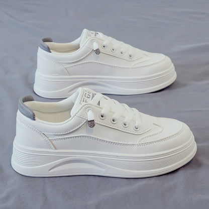 Zapatos de trabajo blancos de suela gruesa y de moda