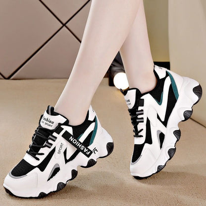 Zapatillas deportivas de suela gruesa que aumentan la altura