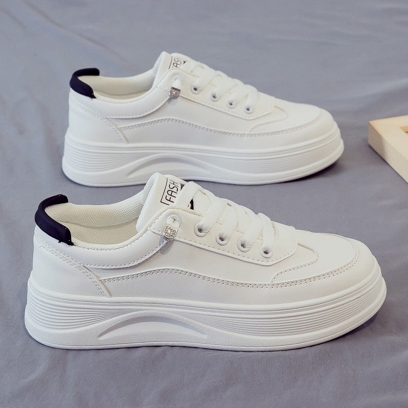 Zapatos de trabajo blancos de suela gruesa y de moda