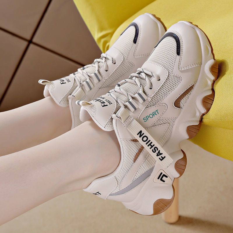 Zapatillas deportivas de suela gruesa que aumentan la altura