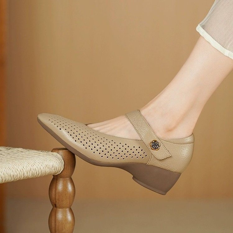 Zapatos de piel con tacón grueso y cuña hueca