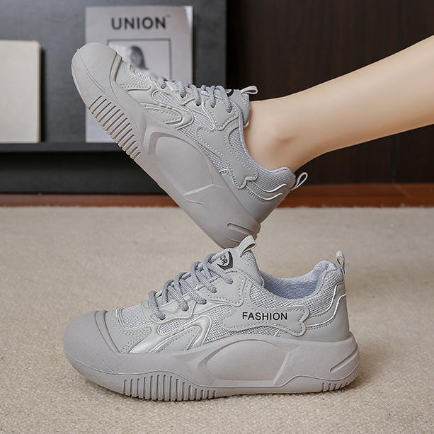 Zapatillas deportivas casuales versátiles