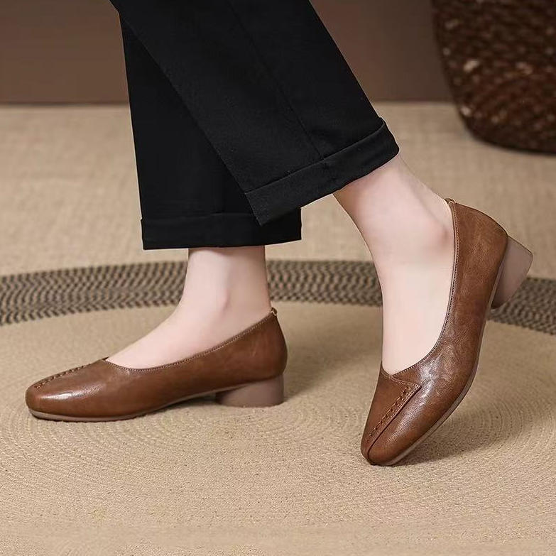 Zapatos de cuero con suela blanda y punta cuadrada